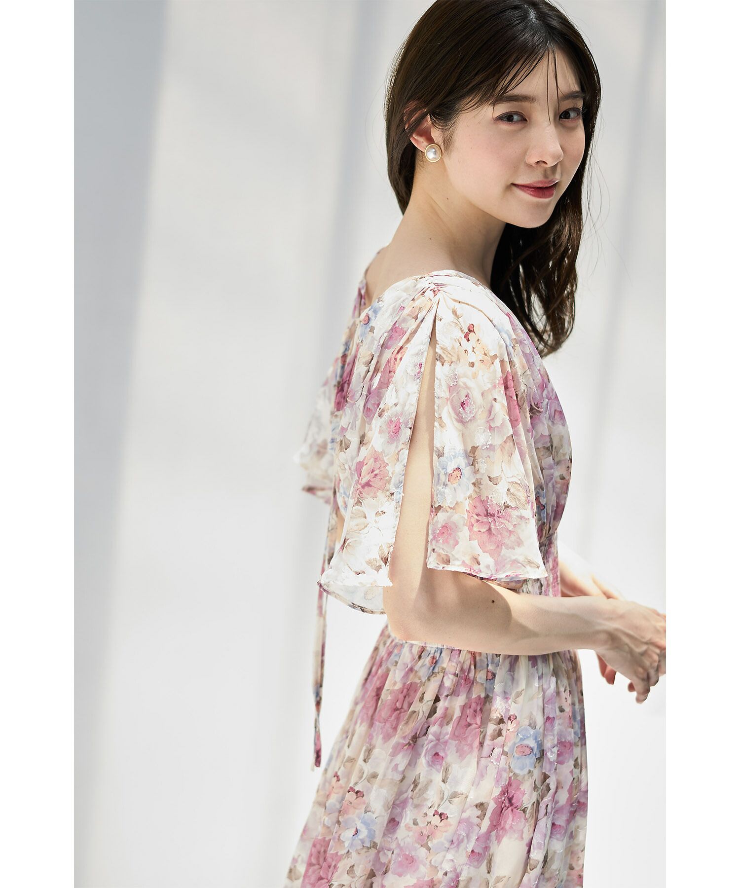 日本 tocco-closet - 後綁帶浪漫暈染碎花雪紡洋裝-水藍