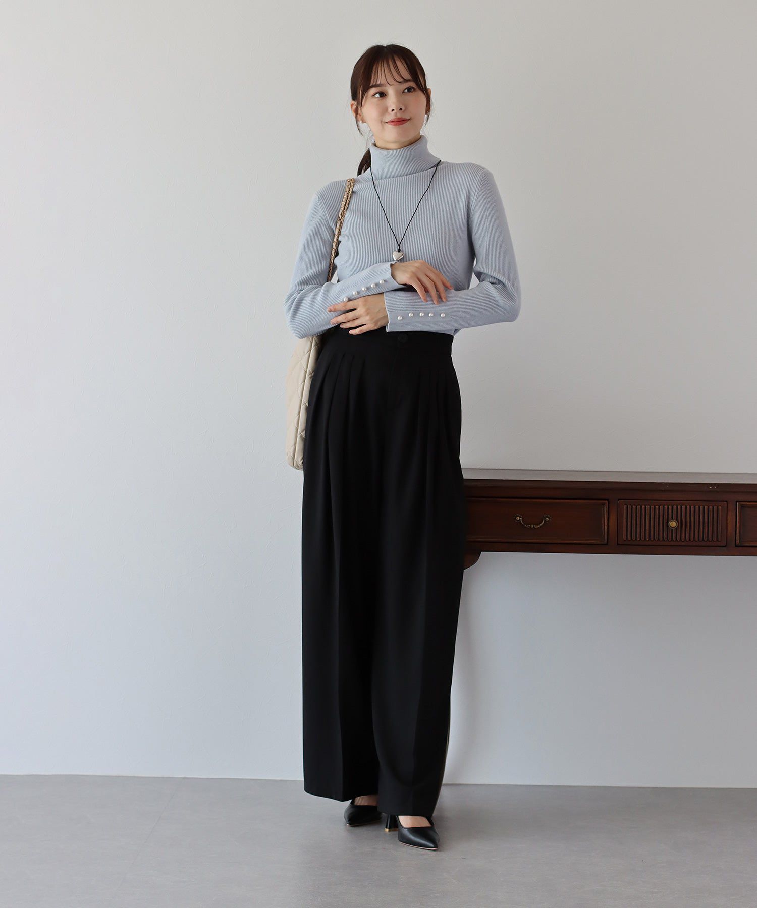 日本 BLUE EAST - 珍珠釦高領羅紋針織上衣-寶藍