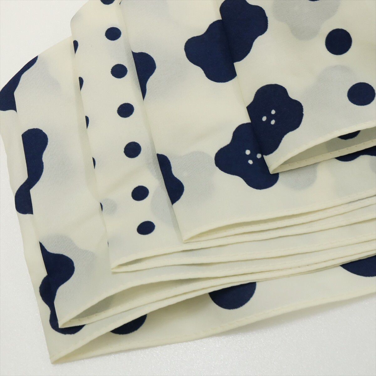 日本 nifty colors - 抗UV輕量 晴雨兩用折疊傘-點點花朵-深藍 (直徑98cm/201g)-90.0%