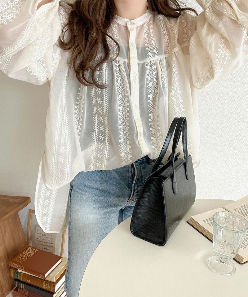 日本 Classical Elf - 2WAY微立領花朵刺繡透膚襯衫-淺灰