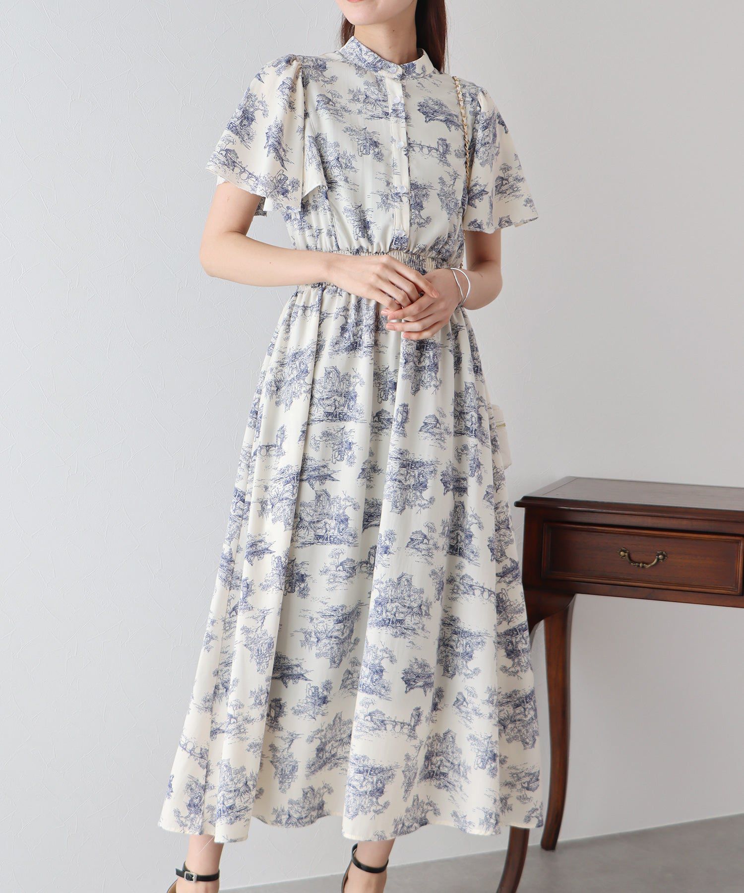 日本 BLUE EAST - 浪漫時光碎花雪紡短袖洋裝-寧靜花園-淺粉紫