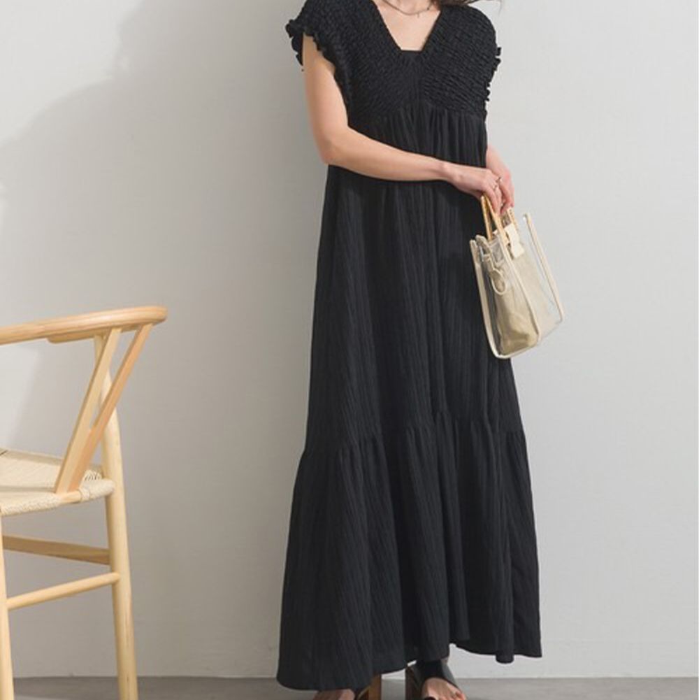 輕盈慵懶緹花V領高腰短袖洋裝-黑