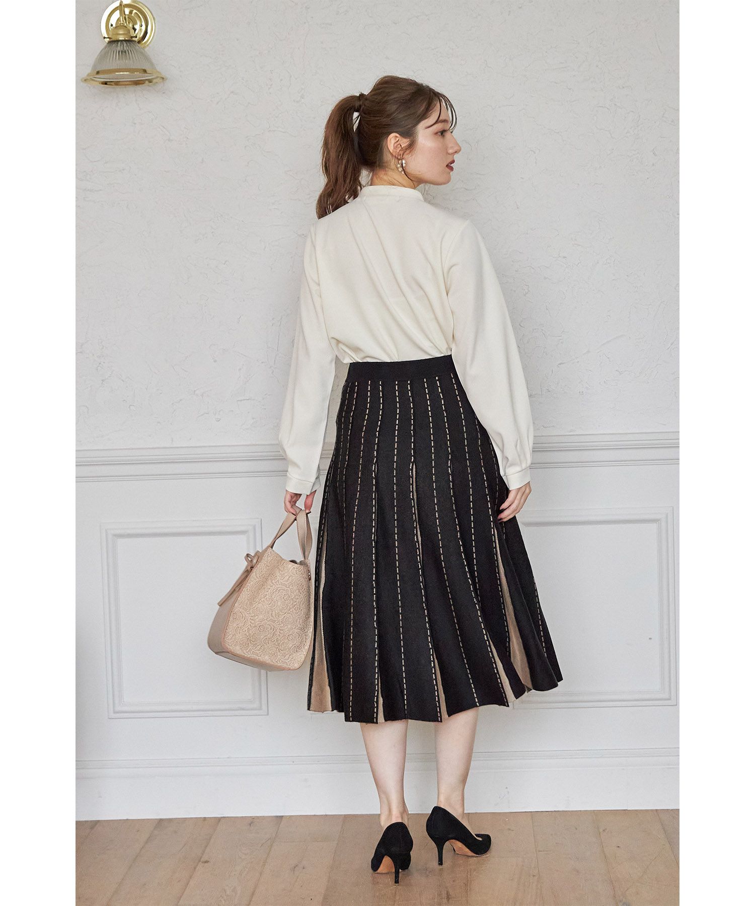 日本 tocco-closet - 低調撞色針織百褶長裙-時尚黑