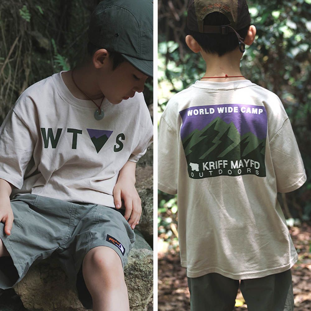 棉質圓領短袖上衣-字母風景-淺卡其