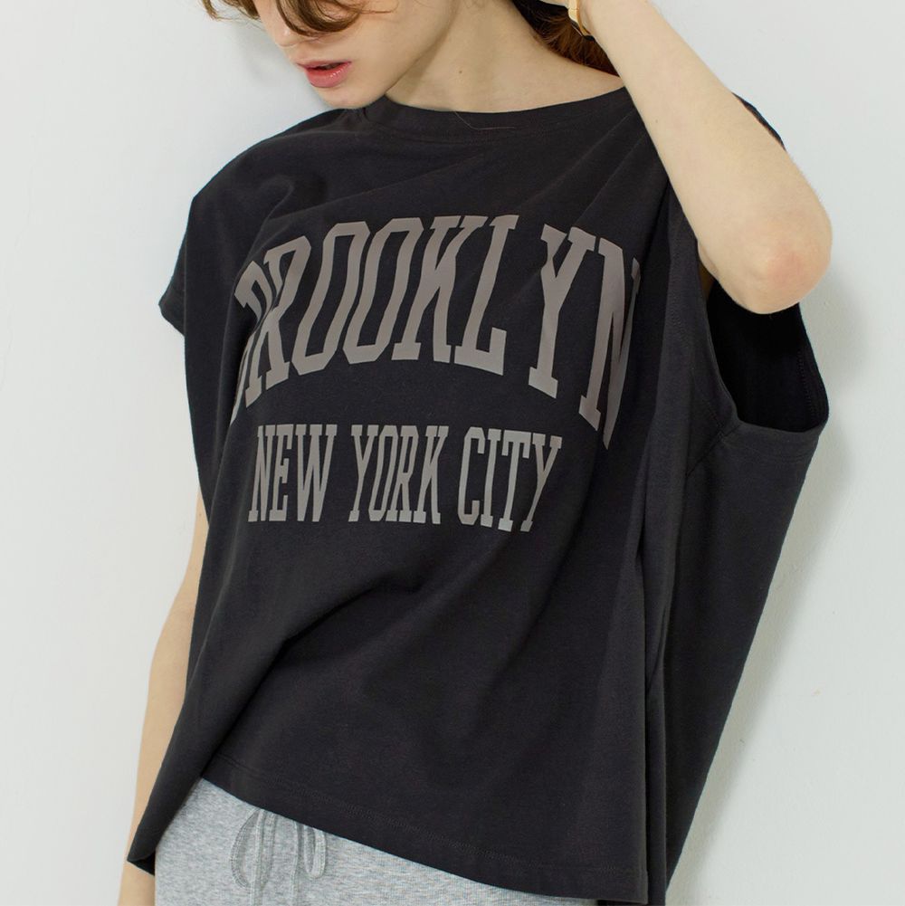 純棉學院風logo休閒短袖上衣-BROOKLYN-炭灰