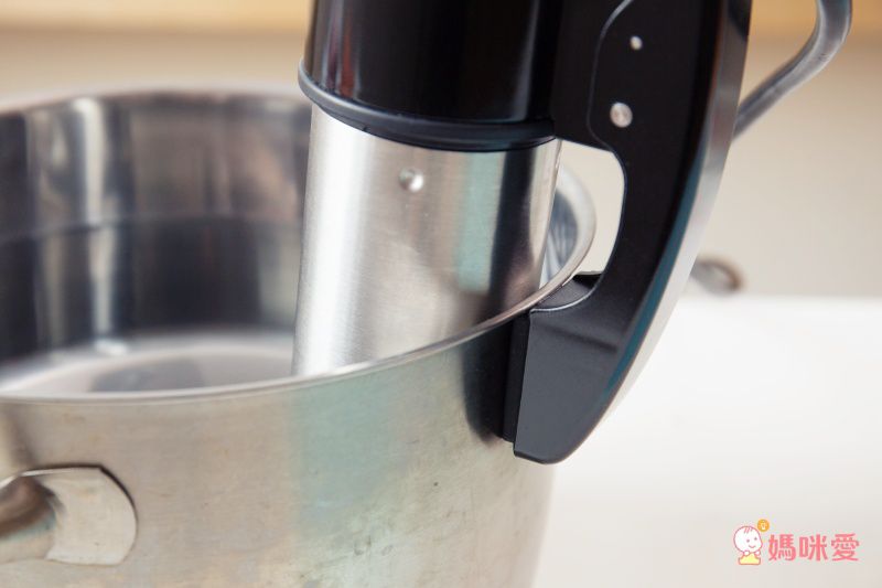 義大利 LAICA 萊卡 - 舒肥料理入門組合(低溫料理舒肥棒 SVC107+極輕巧真空包裝機 VT31150)