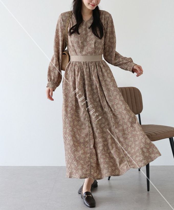 日本 BLUE EAST - 成熟花卉飄逸感V領長袖洋裝-摩卡