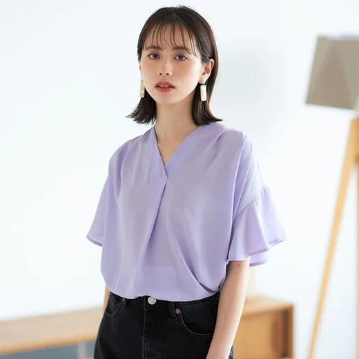 日本 BELLUNA - 雪紡小V領剪裁波浪短袖上衣-粉杏