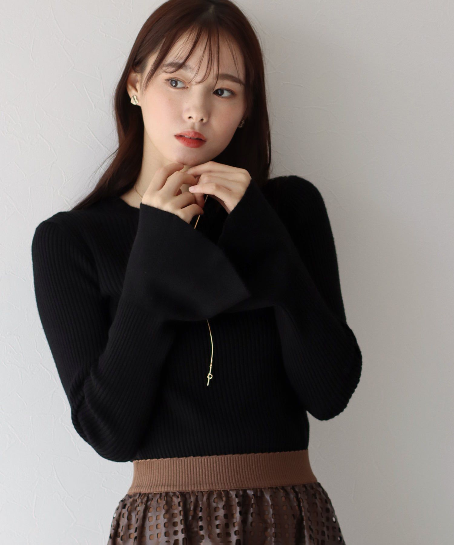 日本 BLUE EAST - 優雅喇叭袖細羅紋修身長袖上衣-藍