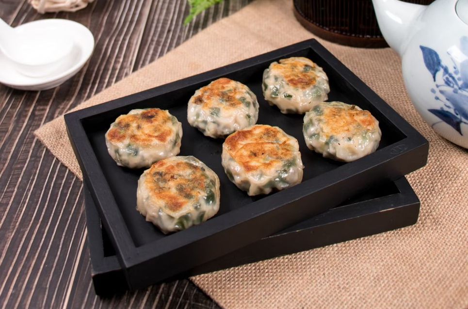 人氣港式點心【新葡苑】大廚蘿蔔糕、小豬流沙包 ✦ 超值優惠價，現買現賺！