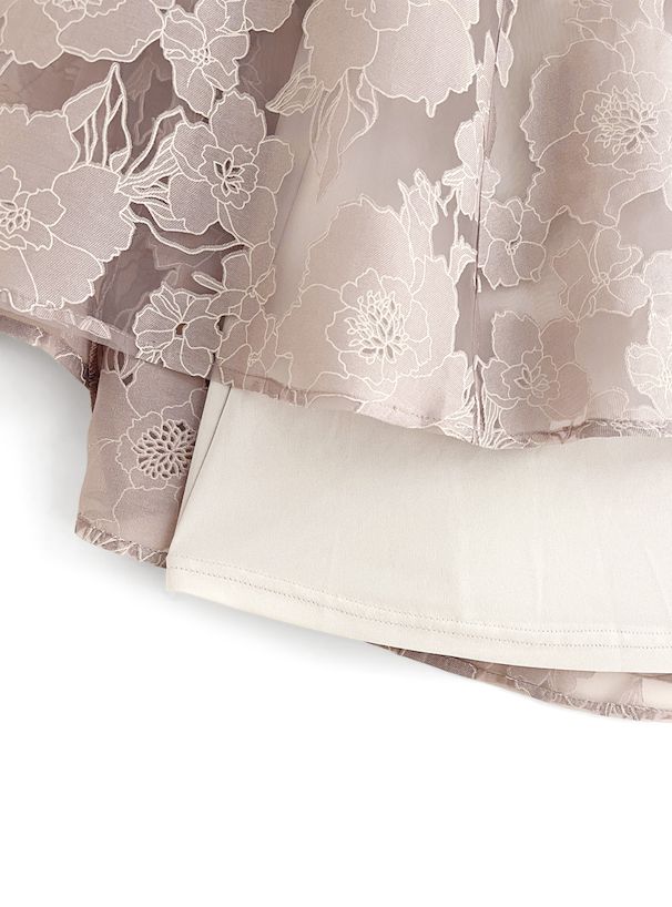 日本 GRL - 芍藥花刺繡修身長裙-簡約黑