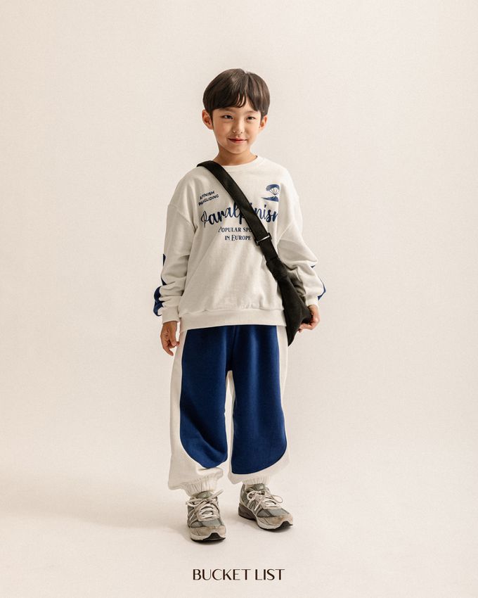 韓國 BUCKET LIST - 文字印休閒圓領長袖大學T-象牙白