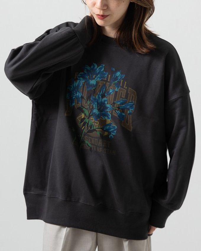 日本 gleam - 裏毛寬版學院風花卉大學T-紅棕