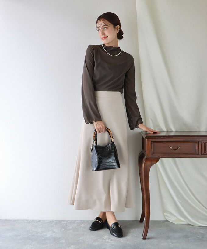 日本 BLUE EAST - 百搭木耳捲邊長袖上衣-白杏