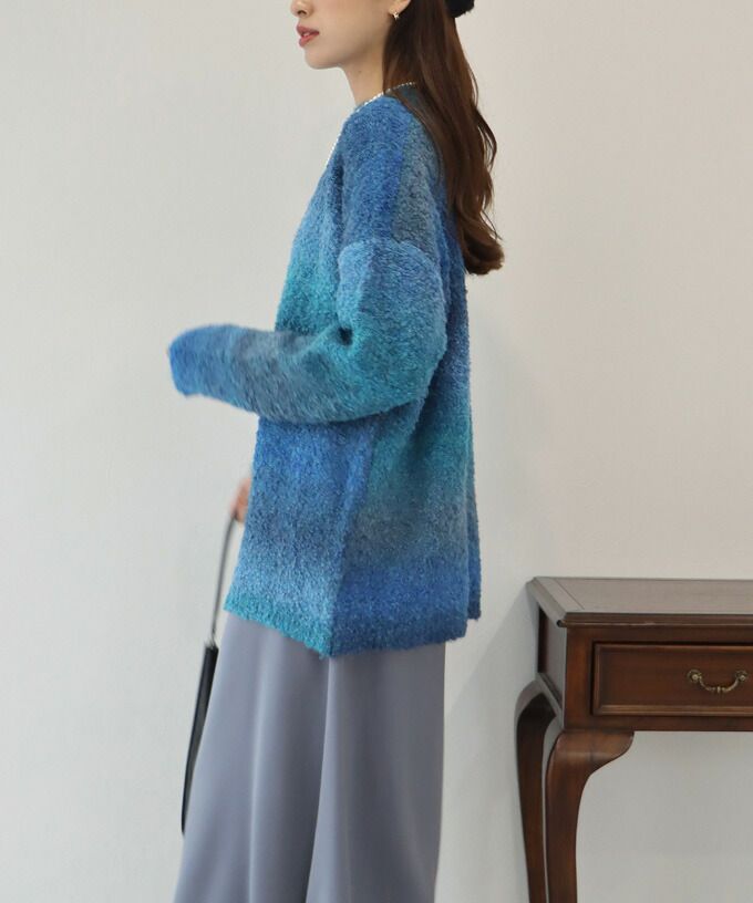 日本 BLUE EAST - 柔軟的夢漸層圓領毛衣-海洋藍