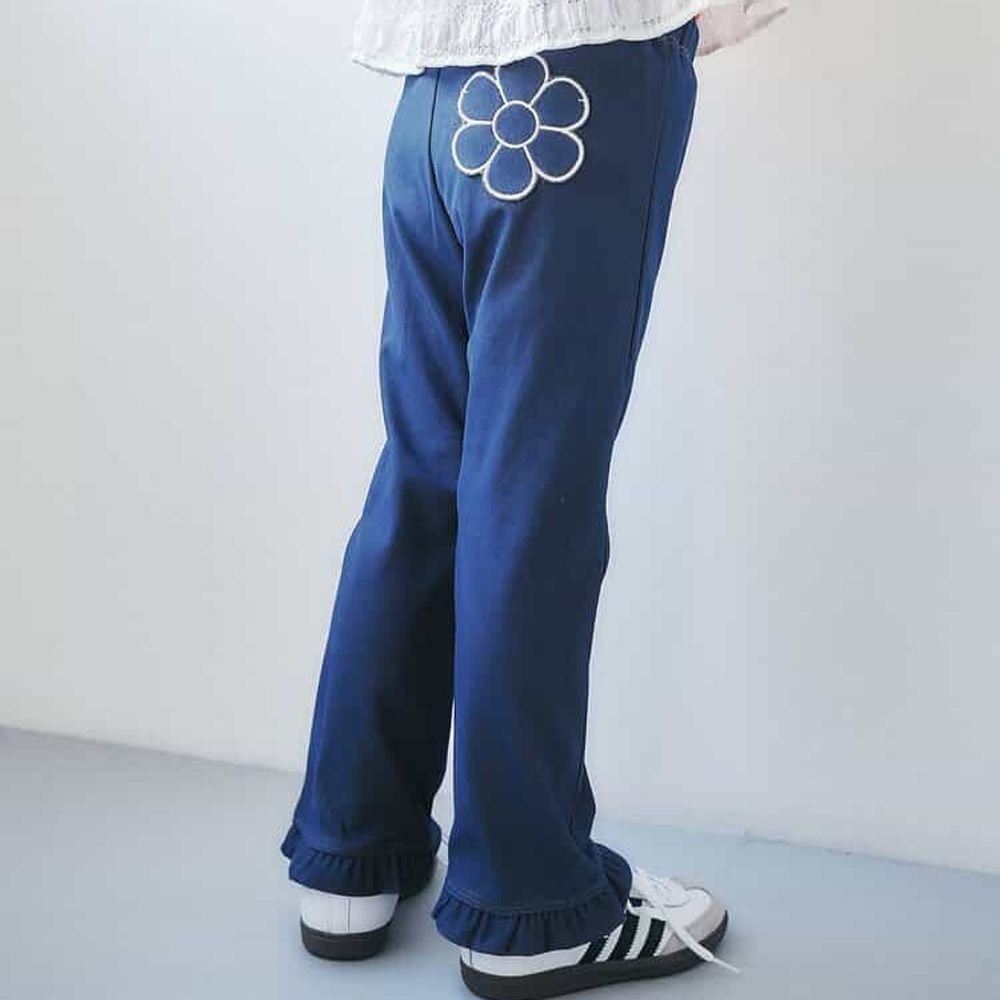 可愛刺繡下擺荷葉合身長褲-花朵-牛仔藍
