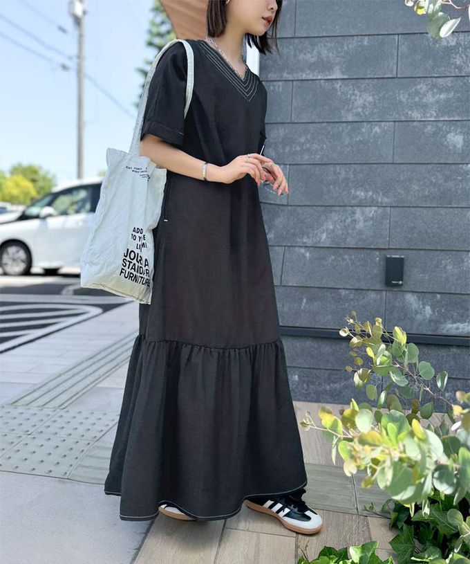 日本 Classical Elf - 顯瘦線條V領傘狀五分袖洋裝-卡其杏