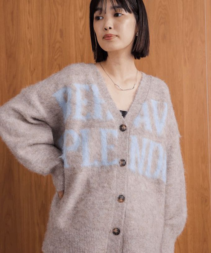 日本 Bab - 英文字印花顯瘦V領針織開襟衫-摩卡