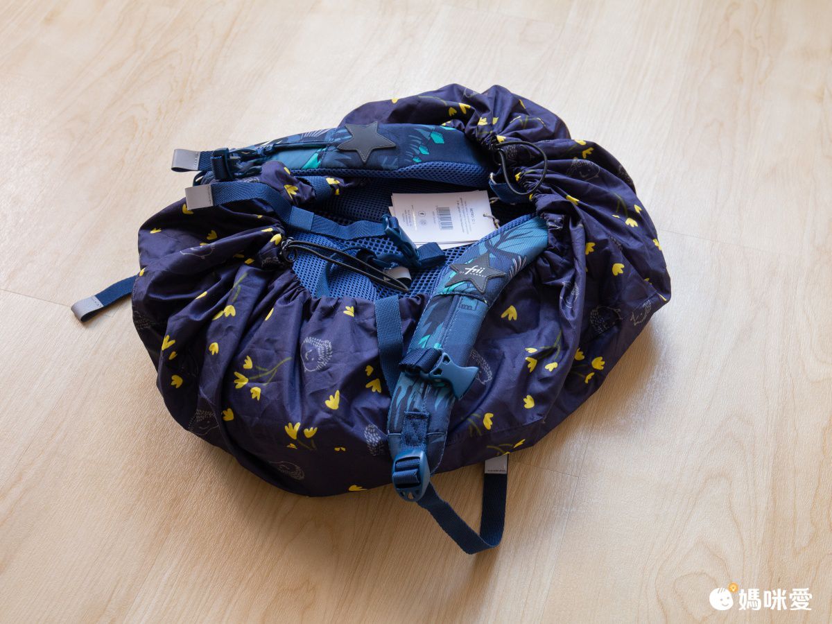 日本 nifty colors - 輕量防潑水背包雨衣/防水套-刺蝟小森林-深藍 (20~30L背包適用)