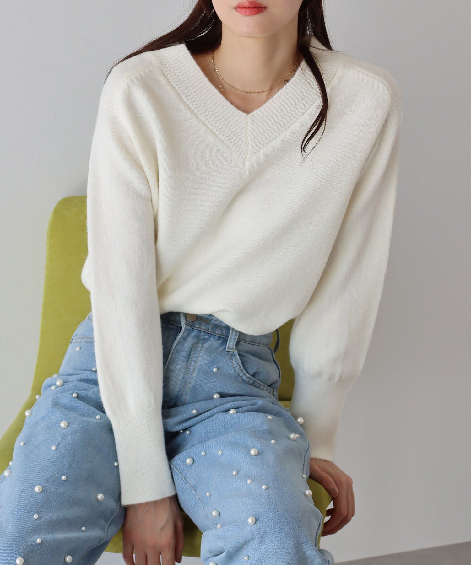 日本 BLUE EAST - 顯瘦V領柔軟針織上衣-黑