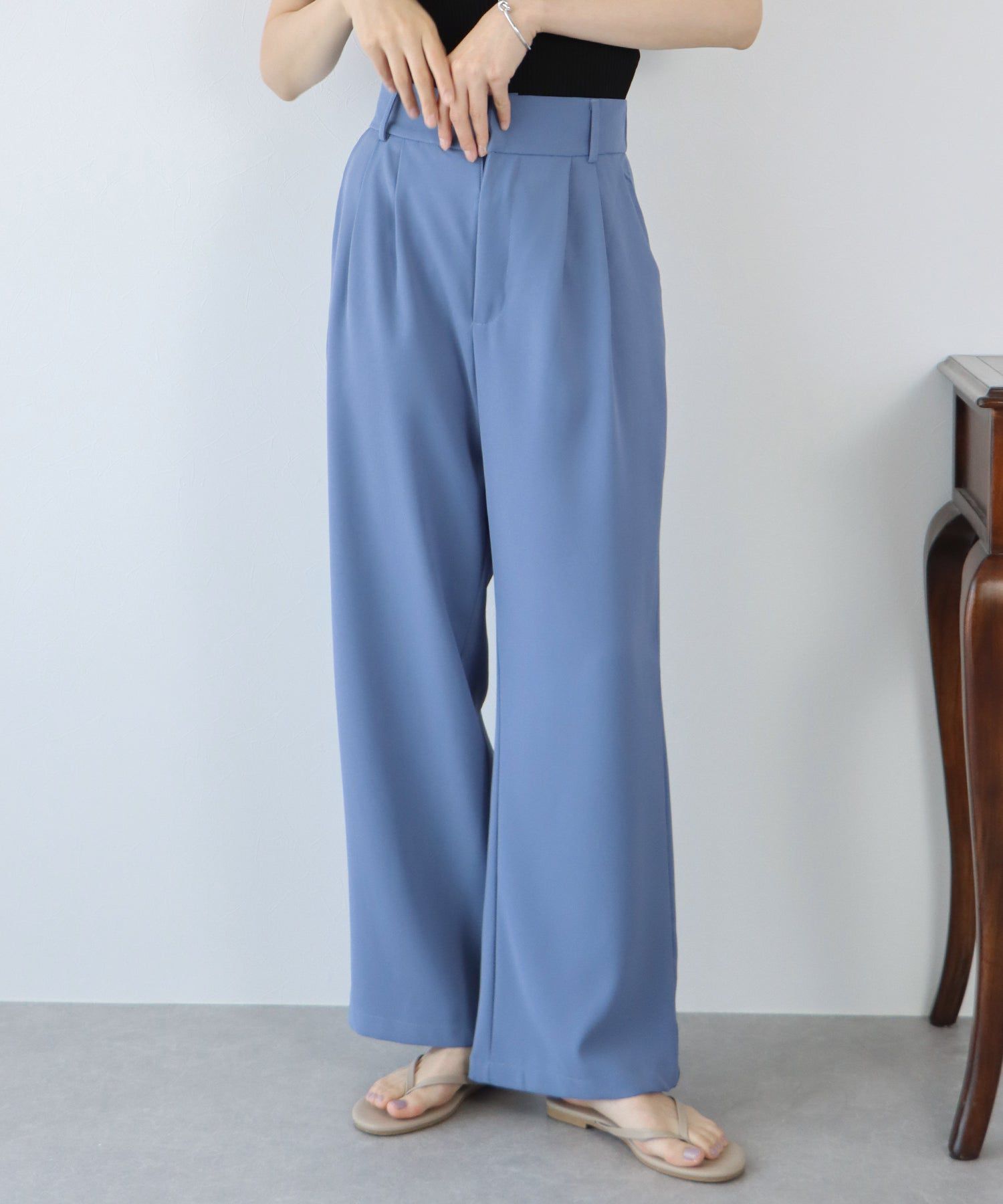 日本 BLUE EAST - 質感百搭垂墜感西裝褲-米灰