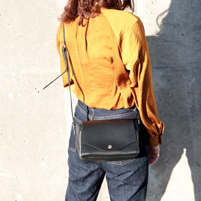 日本 Legato Largo - 輕量PU時尚皮革錢夾包-BK黑色 (23x14x8.5cm 肩背約95~129cm)