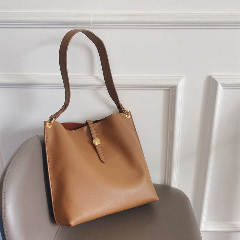 時尚手提/肩揹真皮水桶包-卡其色 (27x29x9.5cm)