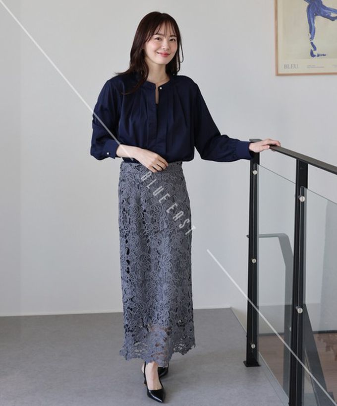 日本 BLUE EAST - 2way領知性整潔感打褶長袖上衣-珍珠袖扣-卡其杏