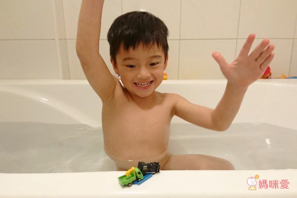 日本超人氣 TOMICA 車車入浴球，增添孩子洗澡樂趣