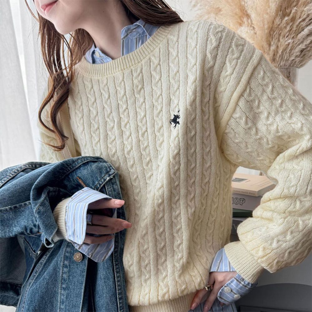 刺繡logo 優雅學院風麻花針織上衣-象牙米