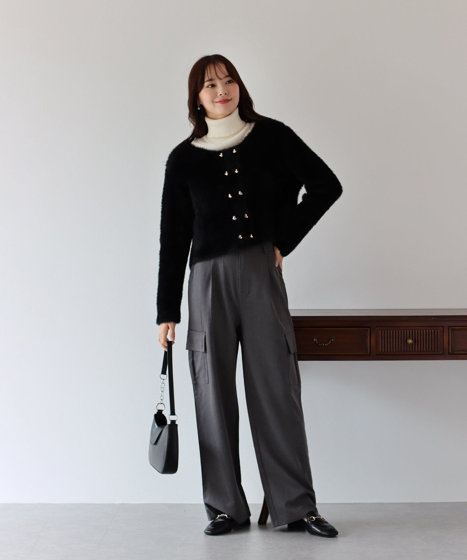 日本 BLUE EAST - 毛茸茸雙愛心排扣外套-米杏