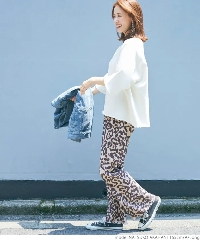 日本 COCA - 時尚彈性細摺垂墜寬褲-斑馬紋