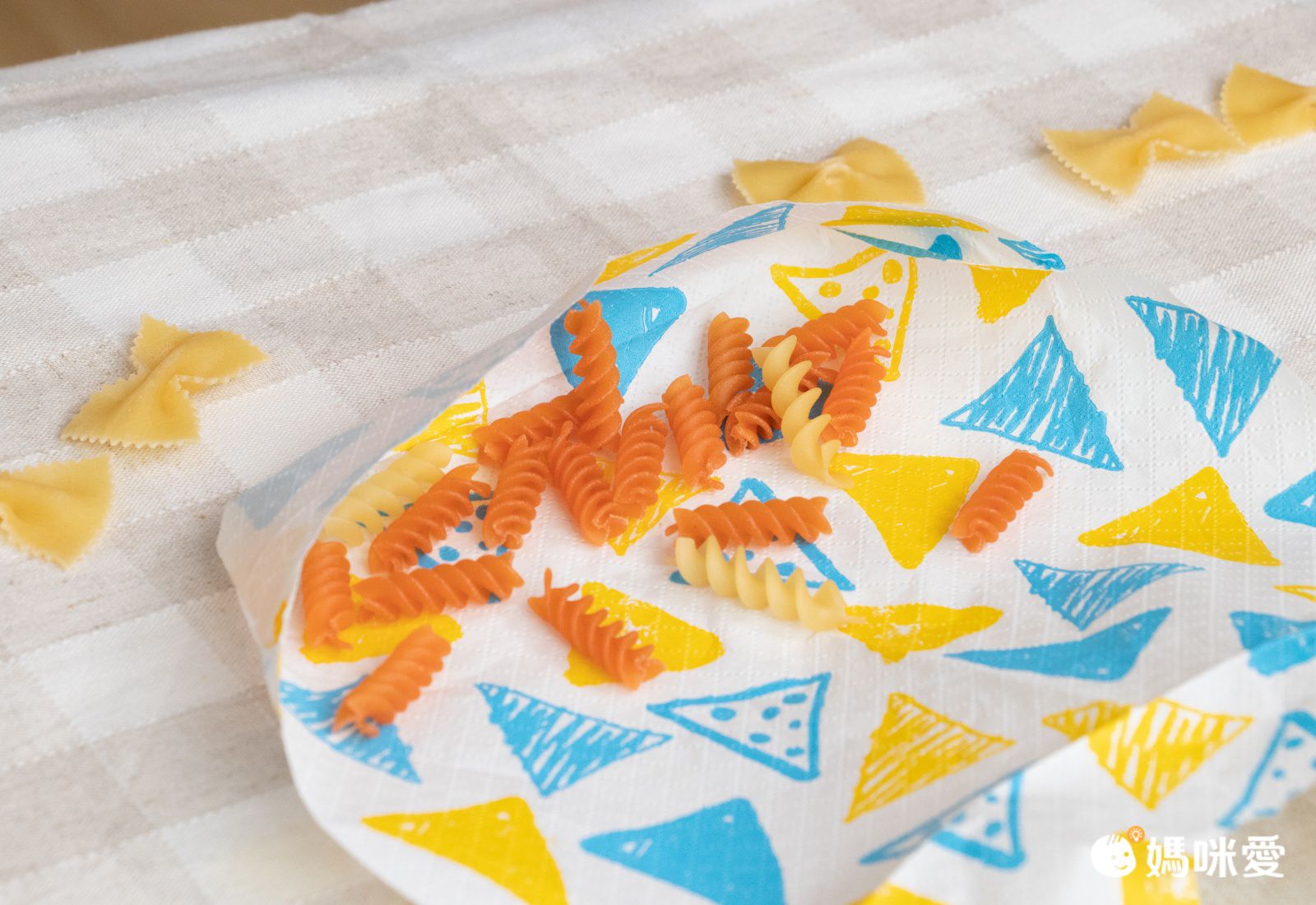 akachan honpo - 拋棄式嬰幼兒圍兜25片入-麵包-34×23cm