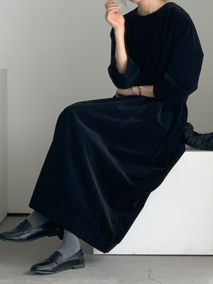 韓國女裝連線 - 極簡大口袋燈芯絨連身洋裝-黑 (FREE)