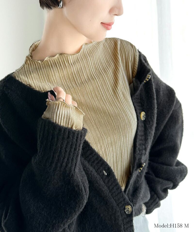 日本 Classical Elf - 光澤感木耳領百搭長袖上衣-黑