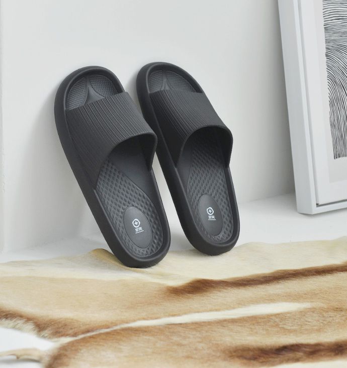 家窩 - MIT 雅漫EVA輕量釋壓厚軟底防滑拖鞋-男款-雅痞黑