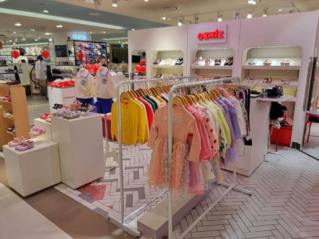 OZKIZ 在韓國各地的樂天百貨、新世界百貨都有設櫃