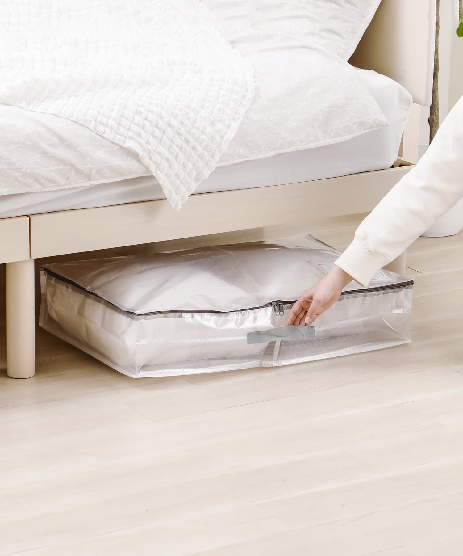 日本代購 - [日本主婦推薦] 半透明多功能扁平衣物收納袋(附提把)-淺灰 (L(70×45×15cm))