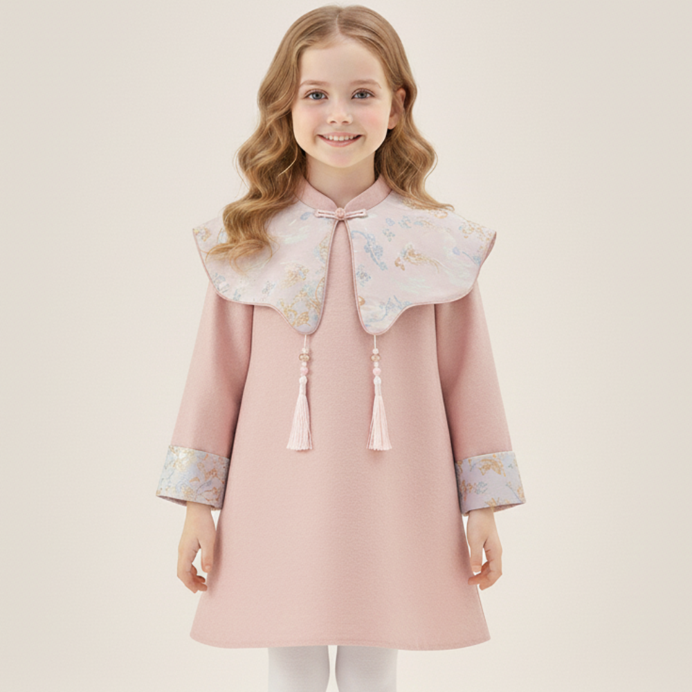 披肩設計盤釦長袖洋裝(贈配飾款式隨機)-重工刺繡-粉色