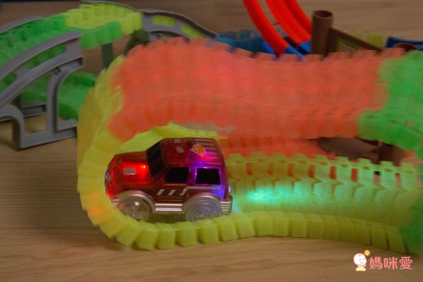 BQOCH - 【兒童益智玩具】電動夜光軌道車 風火輪 (132pcs)