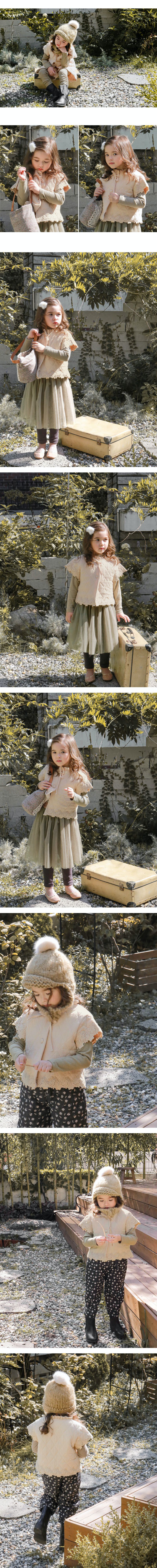 韓國 Puellaflo - 小花蕾絲菱格壓紋保暖背心-米杏