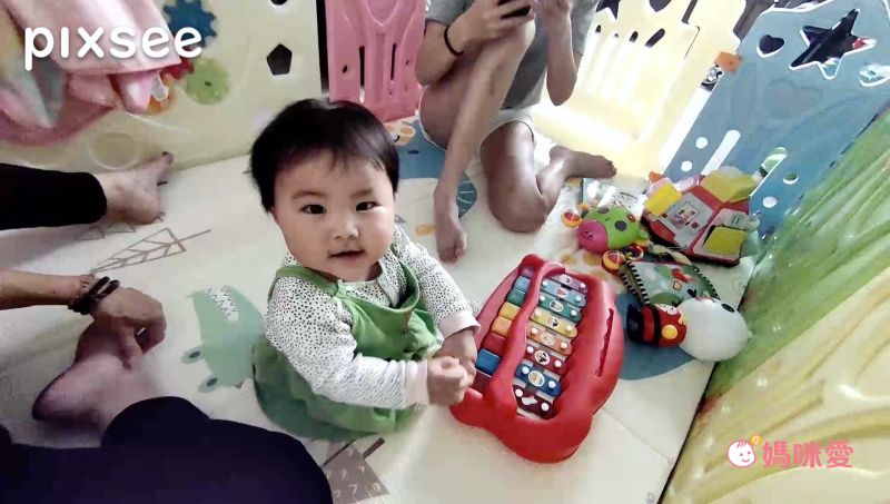 pixsee AI智慧寶寶攝影機，160度超廣角！