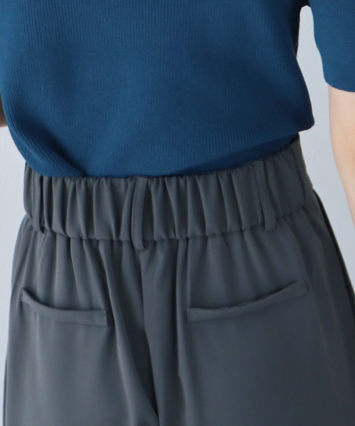 日本 BLUE EAST - 質感百搭垂墜感西裝褲-米灰