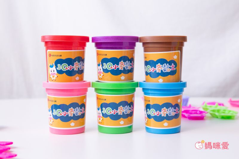 双美生活文創 - 3Q小麥黏土-歡樂甜點派對-內附6色小麥黏土+1本DIY教學手冊+1台冰棒製造機+10件甜點模具組+9件配件工具