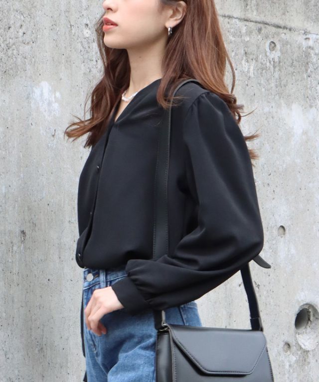 日本 BLUE EAST - 柔美光澤V領長袖襯衫-奶油白