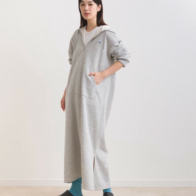 日本 OMNES - 休閒刺繡logo裏毛連帽長袖洋裝-黑