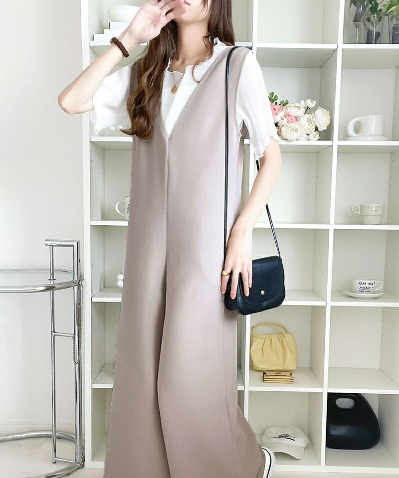 日本 Classical Elf - 百搭簡約V領連身褲裝-卡其