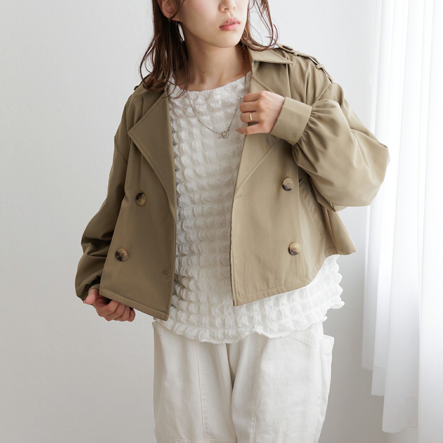 日本 ihuu - 肩緞帶騎士風短版風衣外套-淺軍綠