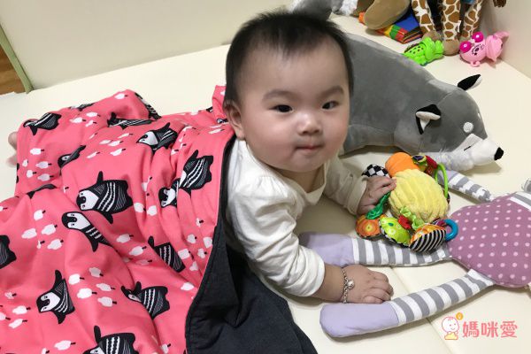 OGG 喔咯 - 外出隨身被組合-企鵝可莉-粉紅 (90*70cm / 26*20cm)-1組