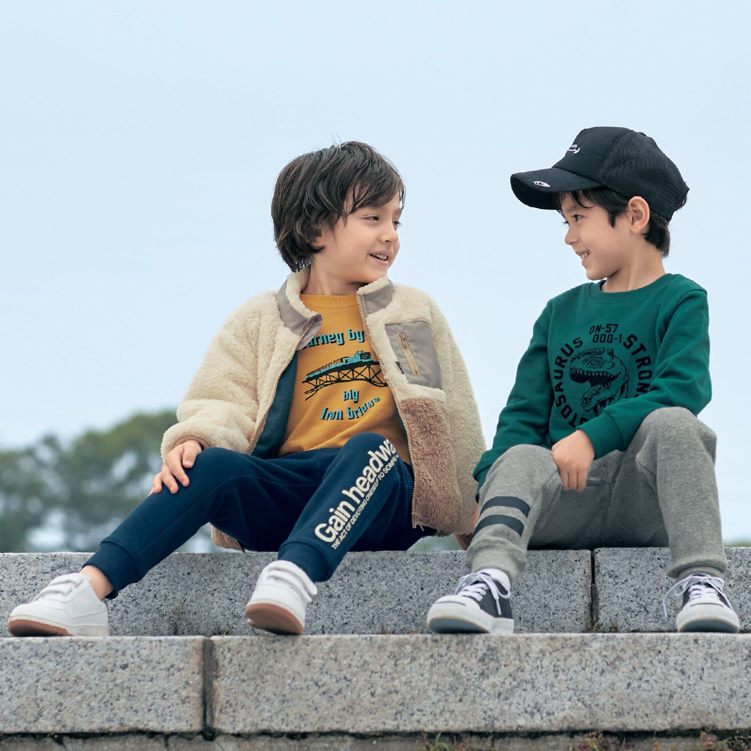 日本千趣會 - 線條logo保暖束口長褲-黑